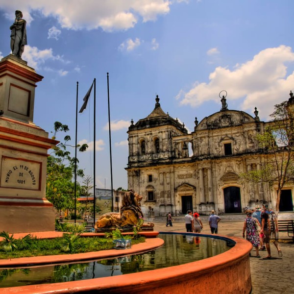 León