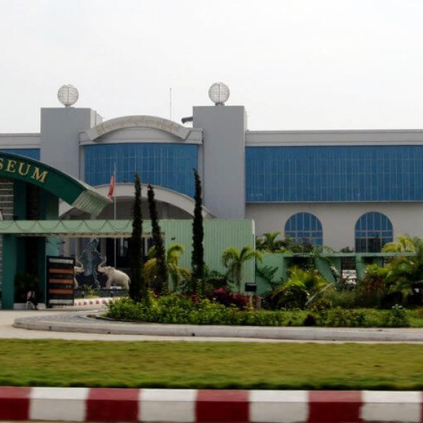 Naypyidaw (Nay Pyi Taw)